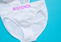 spodní prádlo s nápisem bisfenol
